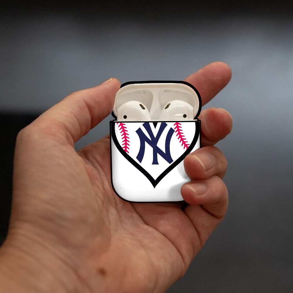 New York Yankees Heart AirPods 2 Case Hard Shell Black, Flexible PC Material, Precise Cutouts, Full Protection, Anti-Fingerprint, Washable, Includes Keychain – Durable & Slim Design